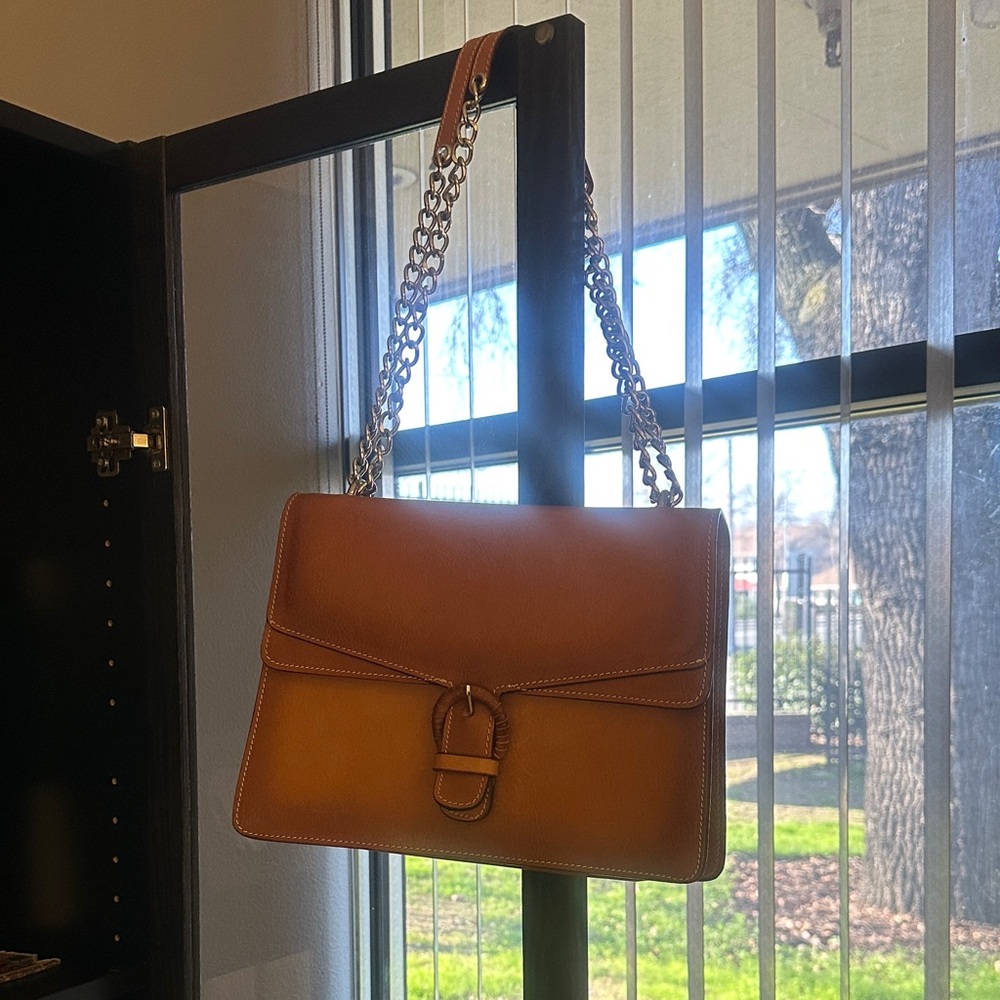 Chic Brown Leather Shoulder Bag with Chain Strap